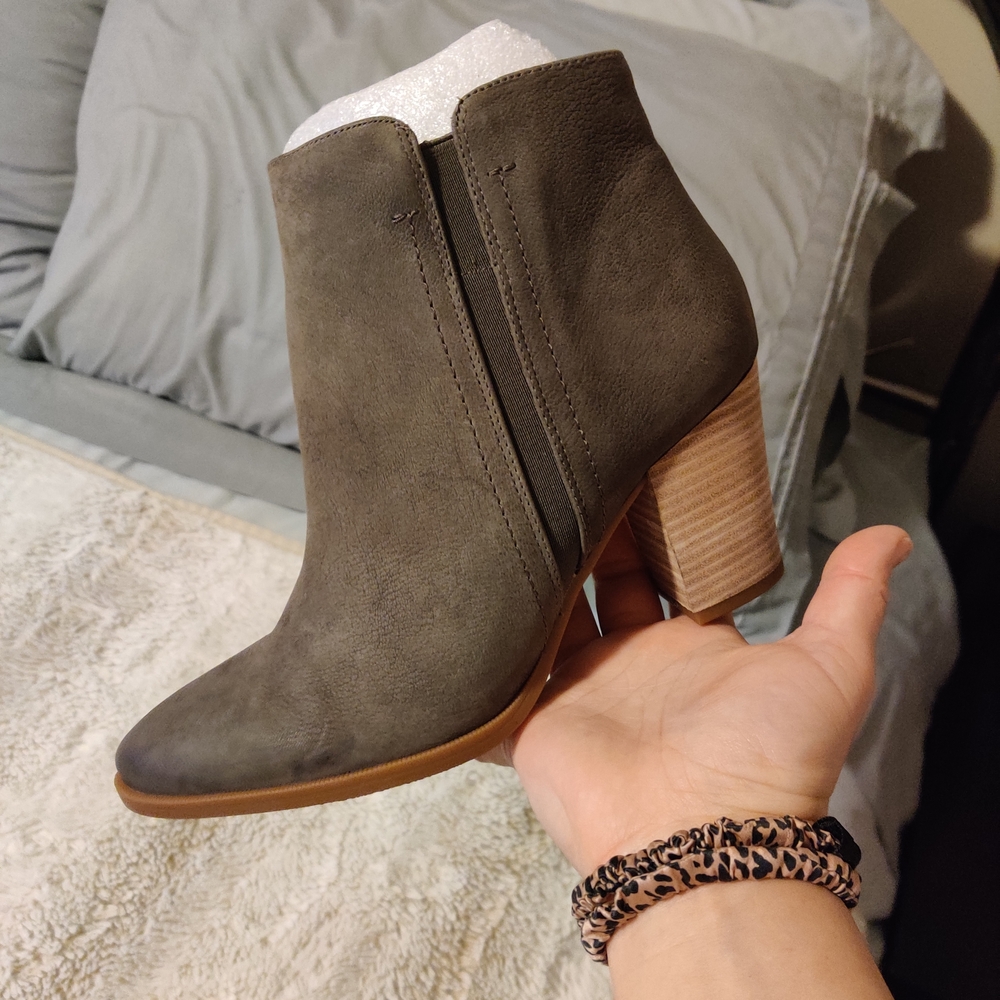 NWT Elegant Franco Sarto Gray/Brown Ankle Booties - Picture 7 of 9